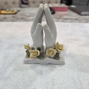 Enescon Vintage Elegant Praying Hands Figurine with Yellow Roses